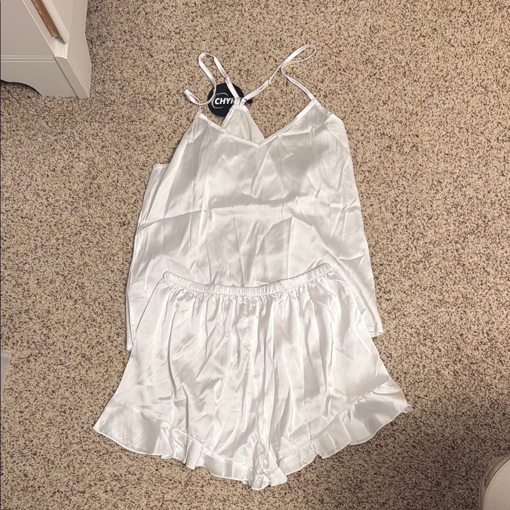NWT Woman’s white sleep set